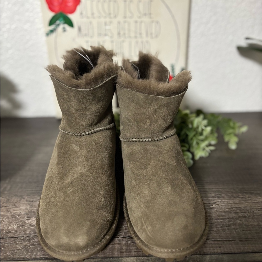 Kirkland Signature Women's Shearling Boots